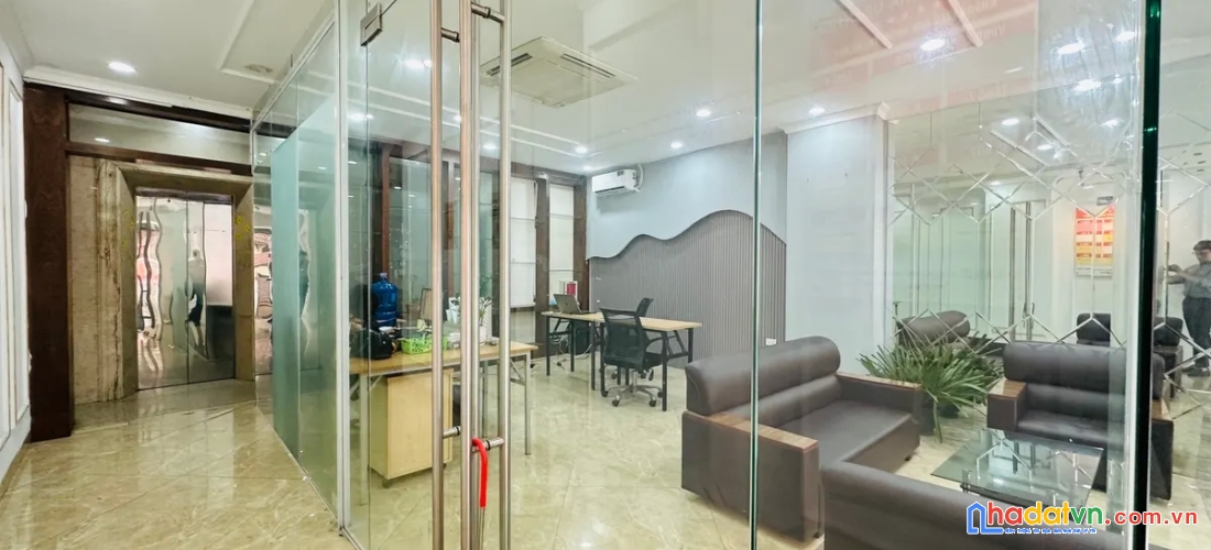 Bán nhà mặt phố hoàng ngân. thanh xuân. thang máy. ô tô. dt 86m2. mt 4.7. giá 50.7 tỷ.