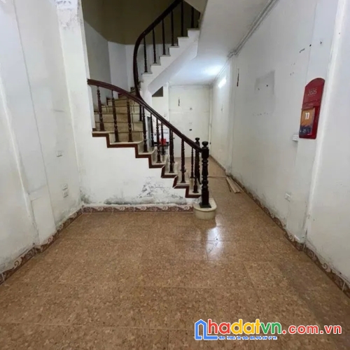 Bán nhà lạc long quân. cầu giấy. ô tô. dt 42m2. mt 3.7m. 4 tầng. giá 13 tỷ.