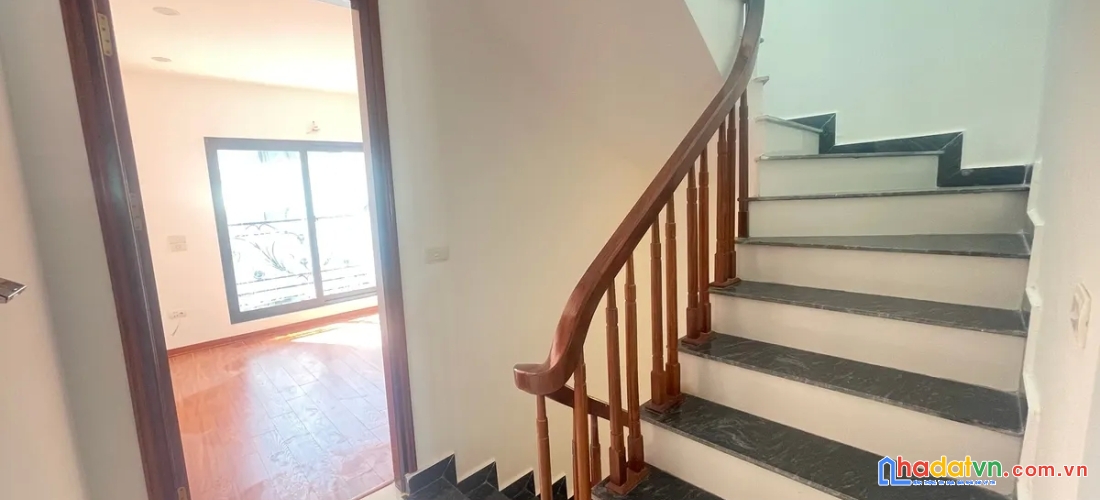 Bán nhà quỳnh đô 50m2 x 5 tầng, mặt tiền 4.5m, ngõ ô tô, giá 6.5 tỷ