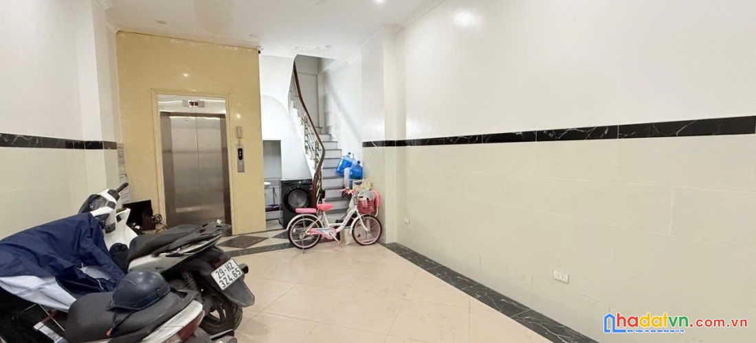 Bán nhà phố tam khương, đống đa 42m, 8 tầng. giá: 18.5 tỷ