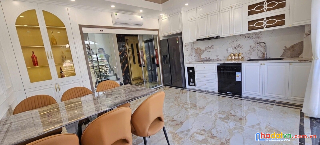 Bán nhà mặt phố đại la, hai bà trưng 45m, 7 tầng, mt 5m. giá: 30.9 tỷ. lh: 0937158386
