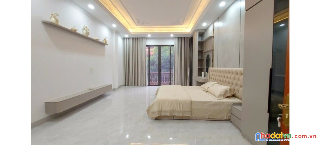Bán nhà đầm trấu, hai bà trưng 55m, 7 tầng, mt 5.2m. giá: 32.3 tỷ. lh: 0937158386