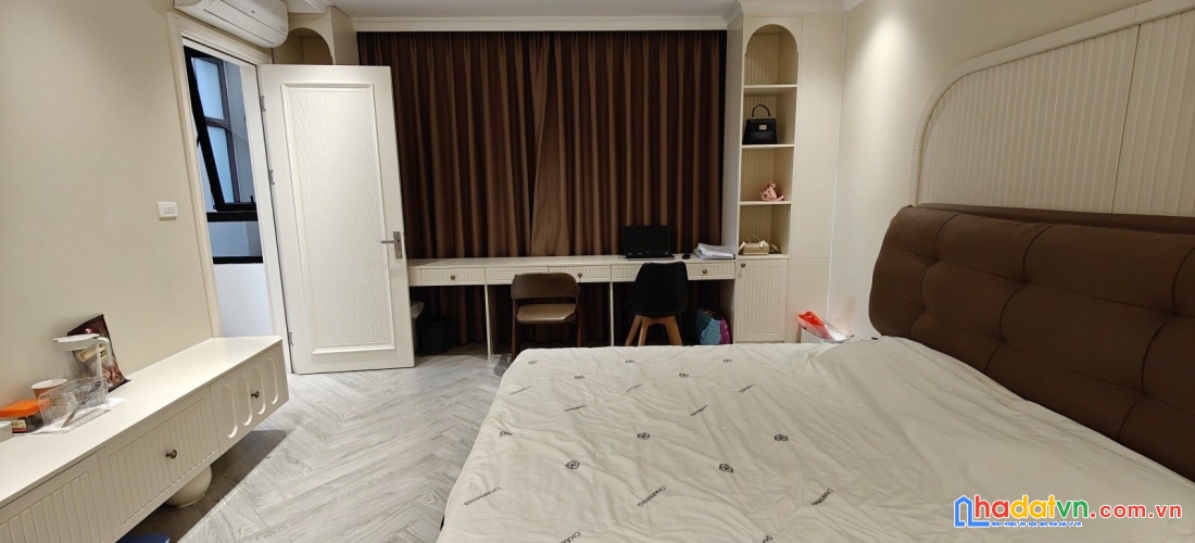 Bán nhà phố triệu việt vương, hai bà trưng 45m, 6 tầng. giá: 22.5 tỷ. lh: 0937158386