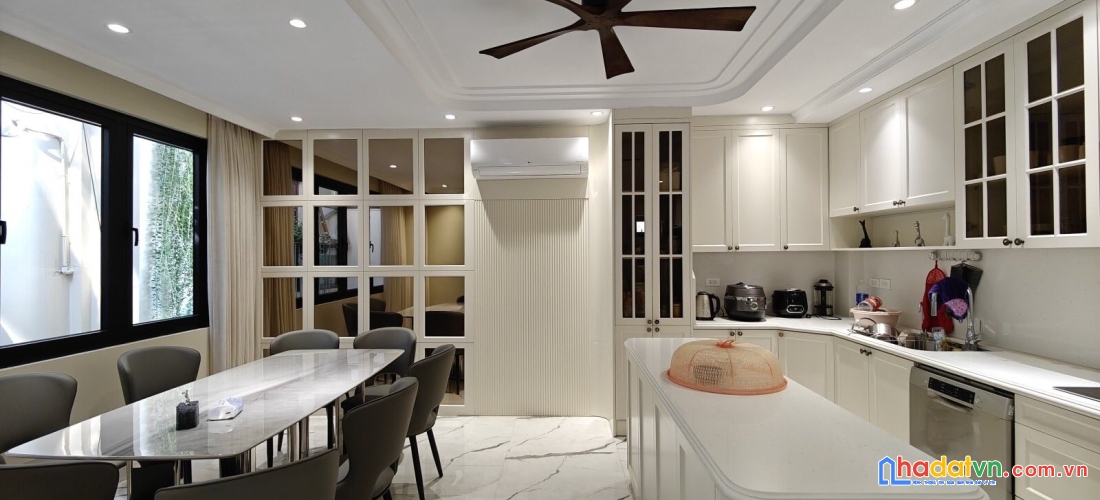 Bán nhà phố triệu việt vương, hai bà trưng 45m, 6 tầng. giá: 22.5 tỷ. lh: 0937158386