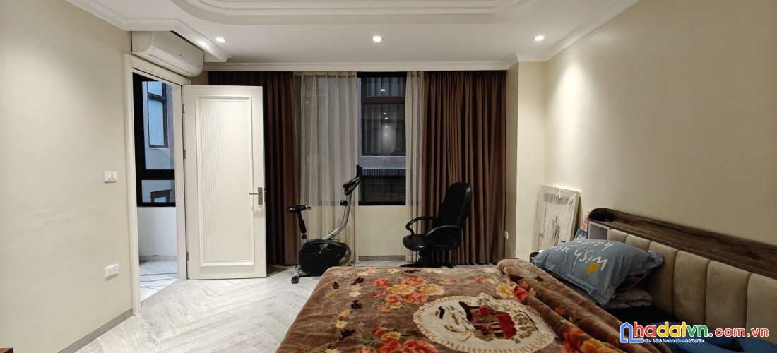 Bán nhà phố triệu việt vương, hai bà trưng 45m, 6 tầng. giá: 22.5 tỷ. lh: 0937158386