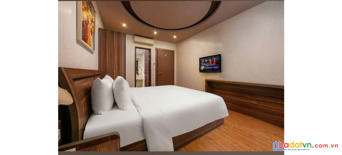 Bán nhà mặt phố trần quốc vượng. cầu giấy. lô góc. ô tô. vỉa hè. dt 130m2. giá 80.6 tỷ.