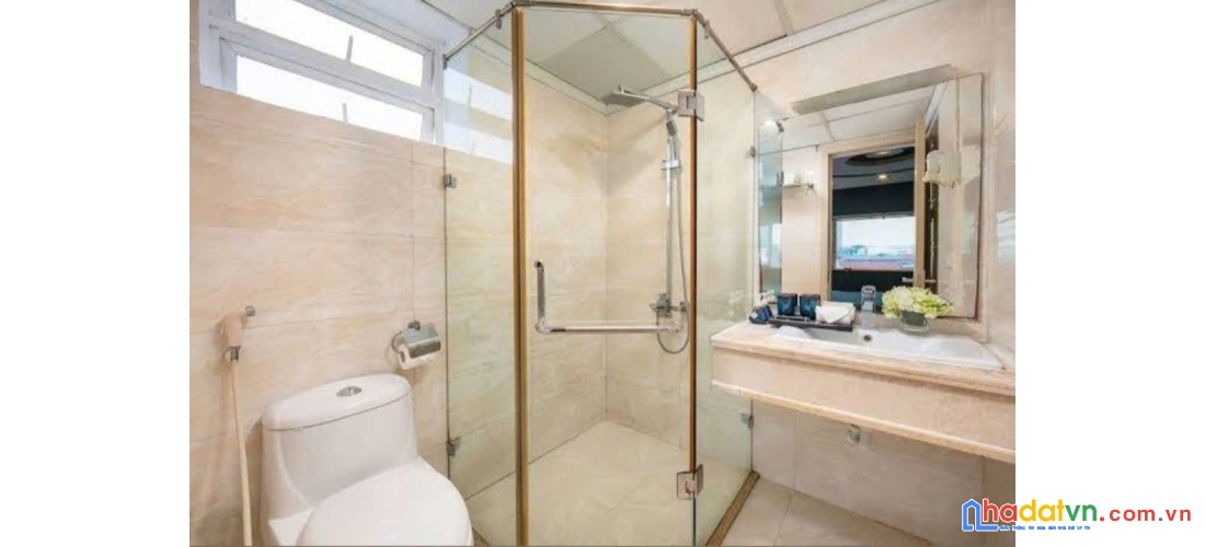 Bán nhà mặt phố trần quốc vượng. cầu giấy. lô góc. ô tô. vỉa hè. dt 130m2. giá 80.6 tỷ.