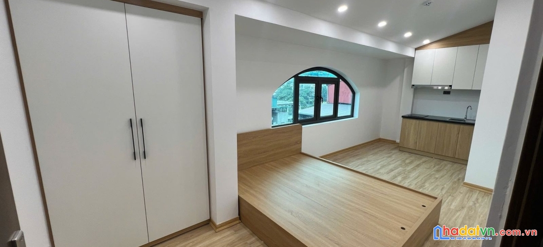 Bán nhà giải phóng. thanh xuân. thang máy. lô góc. ô tô. dt 145m2. mt 5.5m. giá 37.5 tỷ