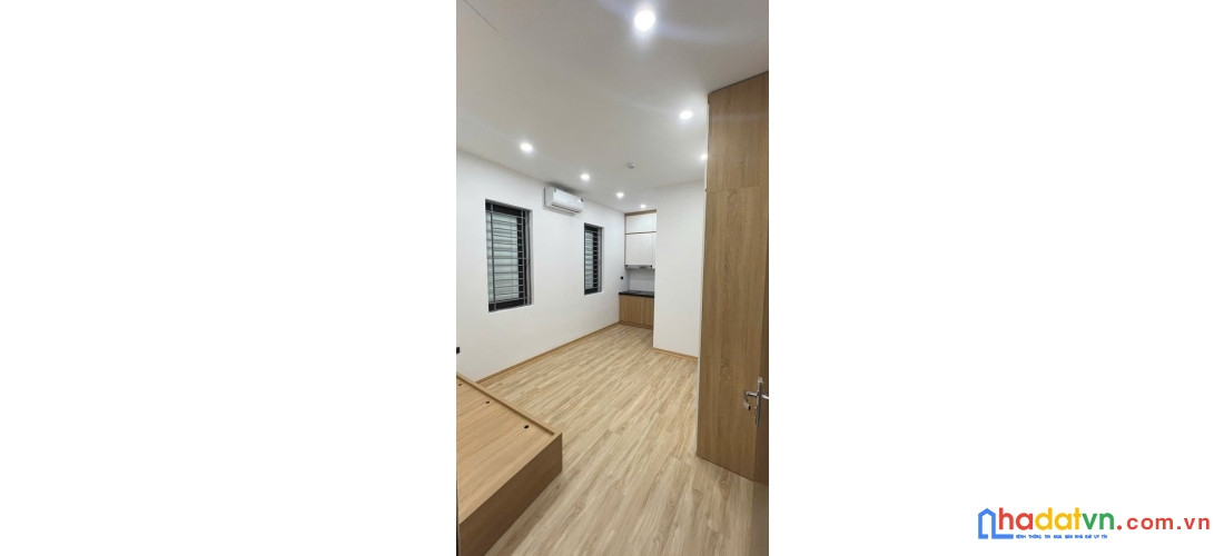 Bán nhà giải phóng. thanh xuân. thang máy. lô góc. ô tô. dt 145m2. mt 5.5m. giá 37.5 tỷ