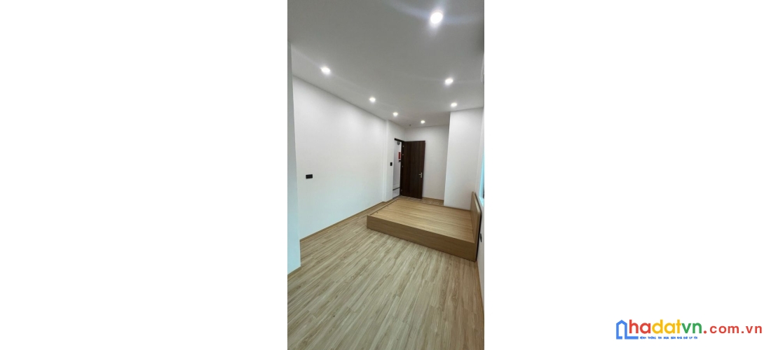 Bán nhà giải phóng. thanh xuân. thang máy. lô góc. ô tô. dt 145m2. mt 5.5m. giá 37.5 tỷ
