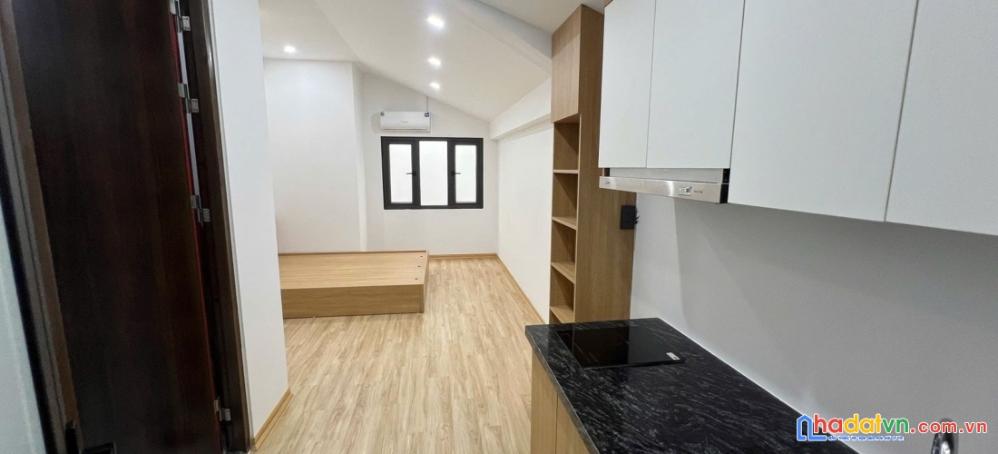 Bán nhà giải phóng. thanh xuân. thang máy. lô góc. ô tô. dt 145m2. mt 5.5m. giá 37.5 tỷ