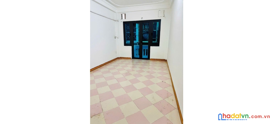 Bán nhà đường cầu giấy. cầu giấy. dt 30m2. mt 3.3m. 5 tầng. giá 7.9 tỷ.
