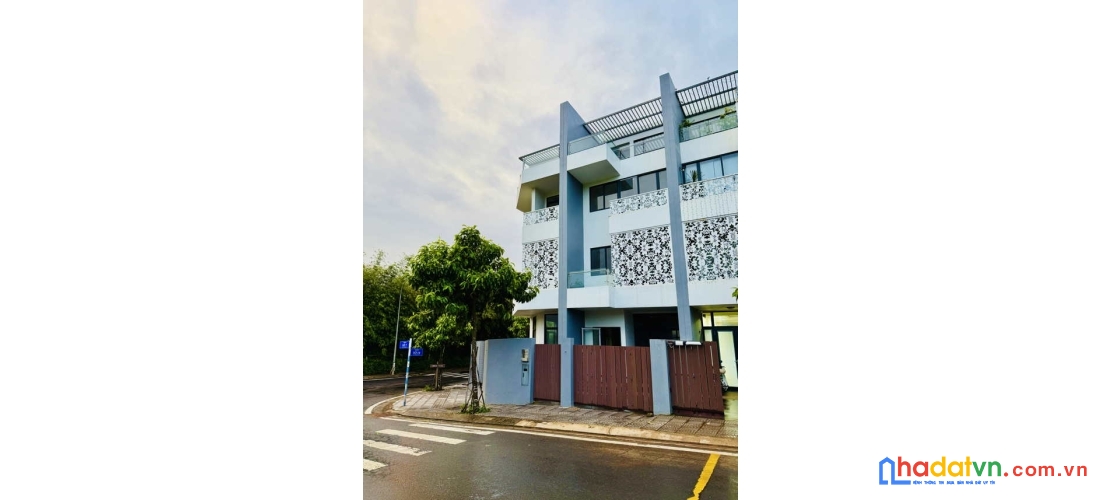 Bán căn góc 300m2, 4 tầng, trung tâm buôn mê thuột