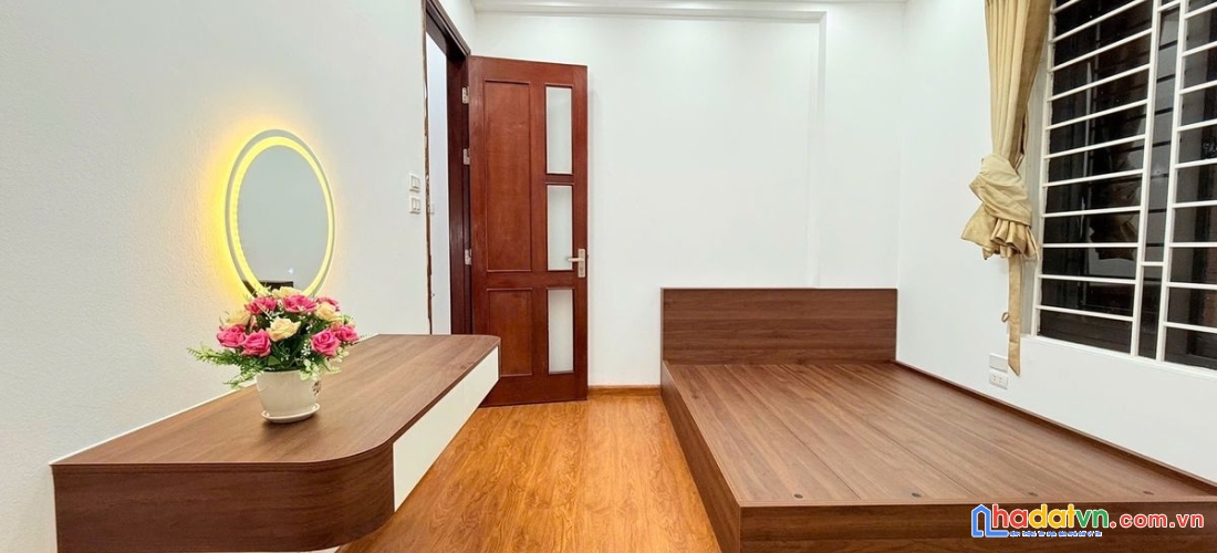 Bán nhà võ chí công. cầu giấy. dt 30m2. mt 5.5m. 5 tầng. giá 8.2 tỷ