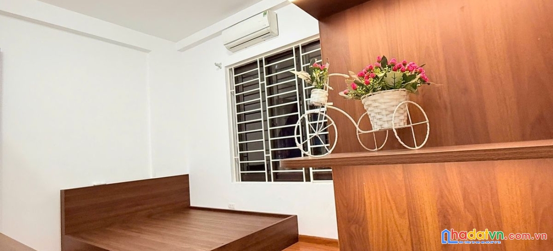 Bán nhà võ chí công. cầu giấy. dt 30m2. mt 5.5m. 5 tầng. giá 8.2 tỷ