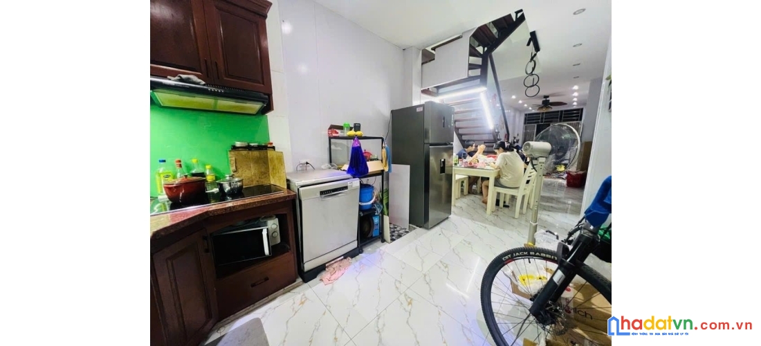 Bán nhà nguyễn trãi. thanh xuân. cách ô tô 15m. dt 34m2. mt 2.6m. 4 tầng. giá 7.4 tỷ.