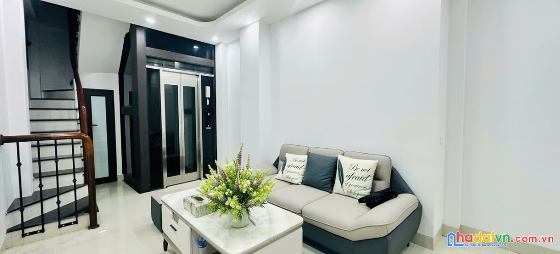 Bán nhà đê la thành. ba đình. 6 tầng thang máy. dt 32m2. mt 3.6m. giá 8.66 tỷ