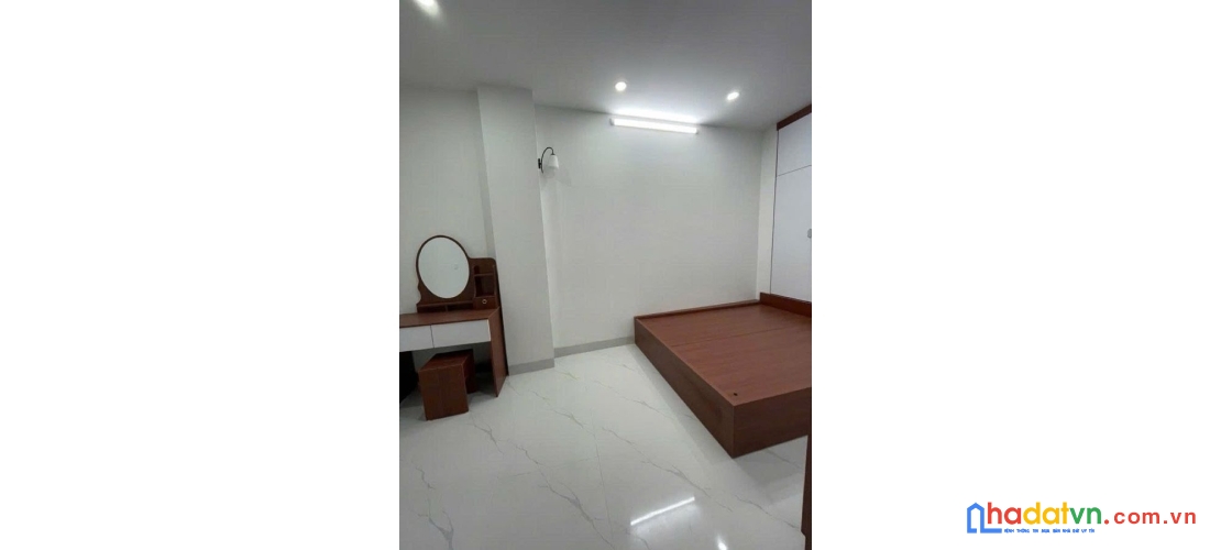 Bán nhà đê la thành. ba đình. dt 42m2. mt 6m. 4 tầng. giá 8.26 tỷ