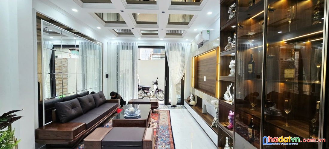 Bán nhà xuân la. tây hồ. 6 tầng thang máy. dt 36m2. mt 4.3m. giá 12.5 tỷ.