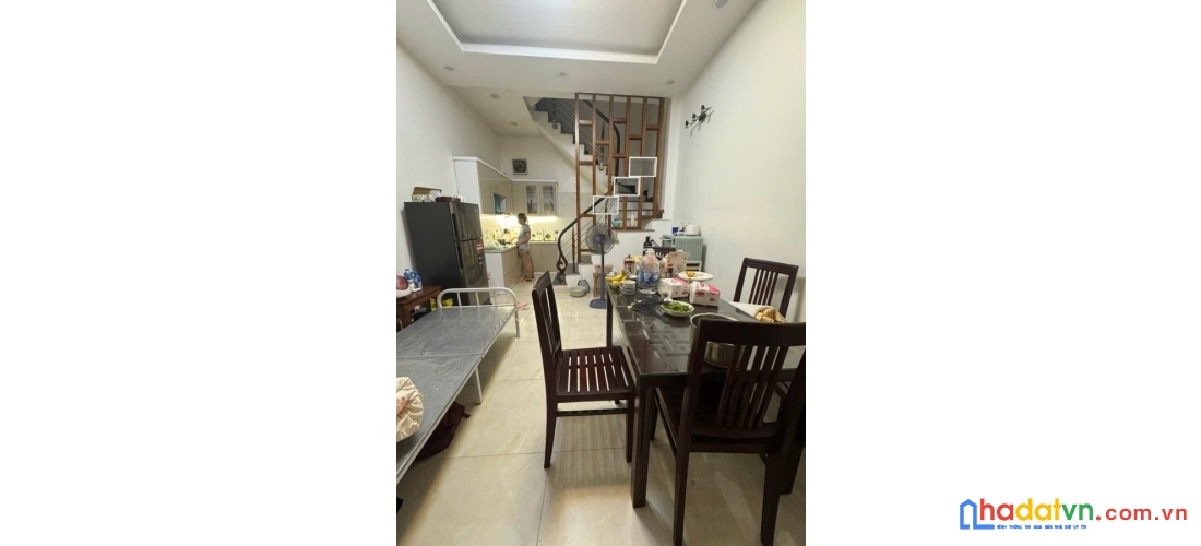 Bán nhà hào nam. đống đa. dt 34m2. mt 4.2m. 4 tầng. giá 8.8 tỷ.