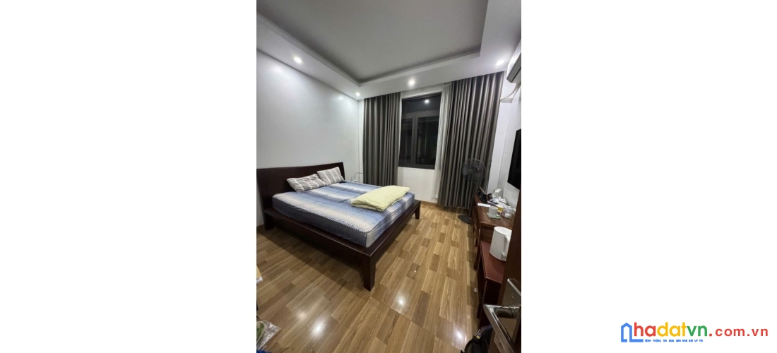 Bán nhà hào nam. đống đa. dt 34m2. mt 4.2m. 4 tầng. giá 8.8 tỷ.