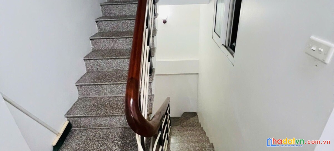 Bán nhà phố hoàng cầu, đống đa 46m, 5 tầng, mt 5.2m. giá: 17.2 tỷ