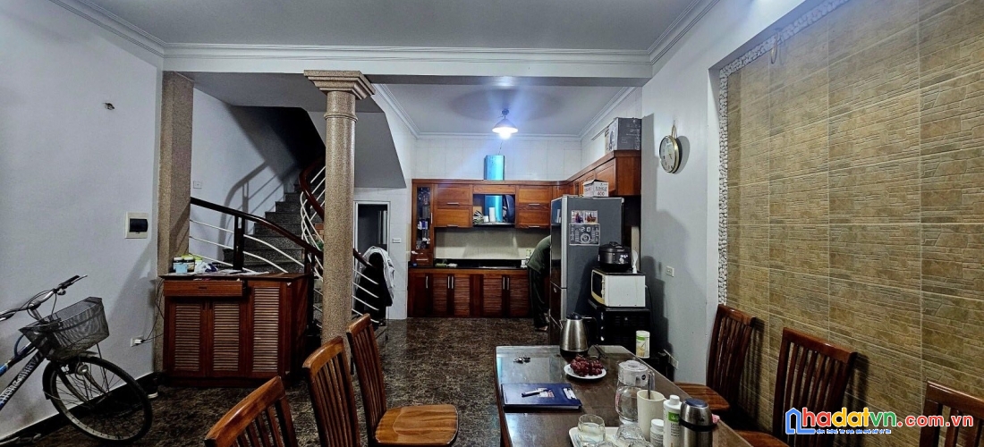 Bán nhà phố hoàng cầu, đống đa 46m, 5 tầng, mt 5.2m. giá: 17.2 tỷ