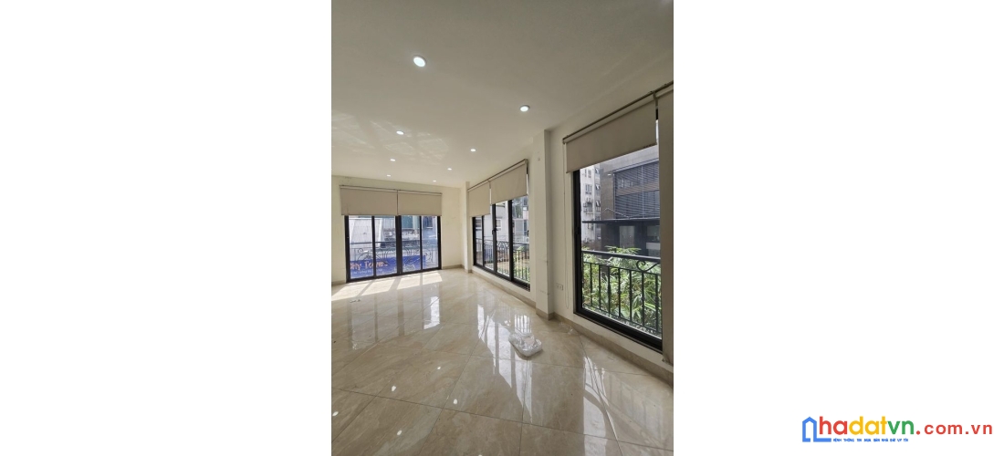 Bán nhà mặt phố láng hạ. đống đa. thang máy. lô góc. ô tô. vỉa hè. dt 35m2. giá 20.4 tỷ.