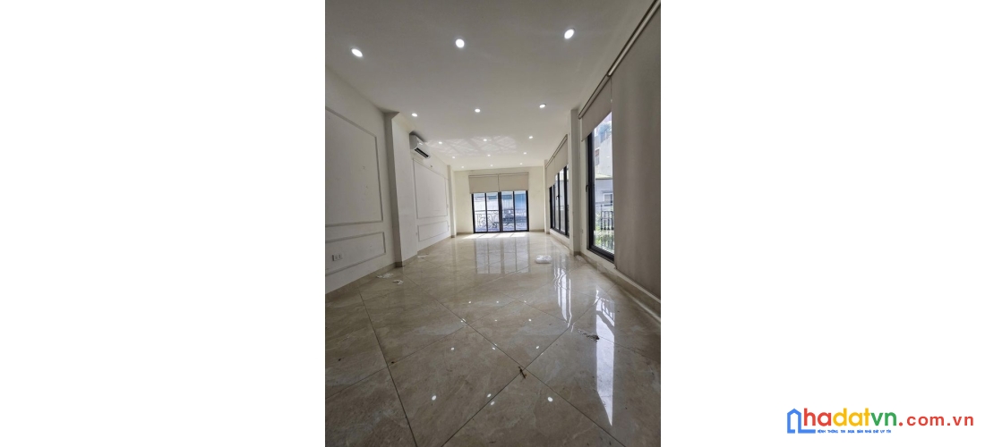 Bán nhà mặt phố láng hạ. đống đa. thang máy. lô góc. ô tô. vỉa hè. dt 35m2. giá 20.4 tỷ.