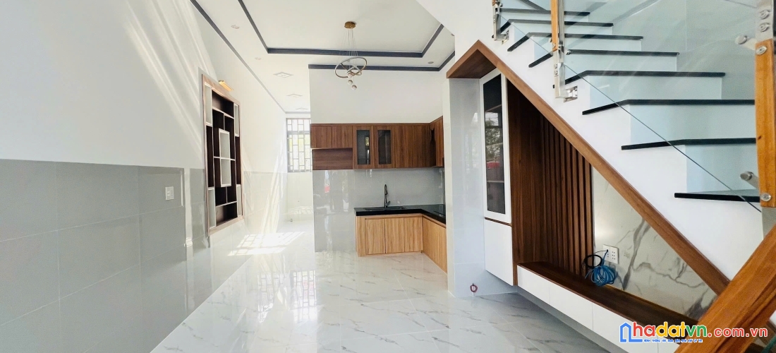 Căn góc nguyễn chí thanh nhà trệt lầu có sân xe hơi giá 2,98 tỷ. sổ hồng riêng