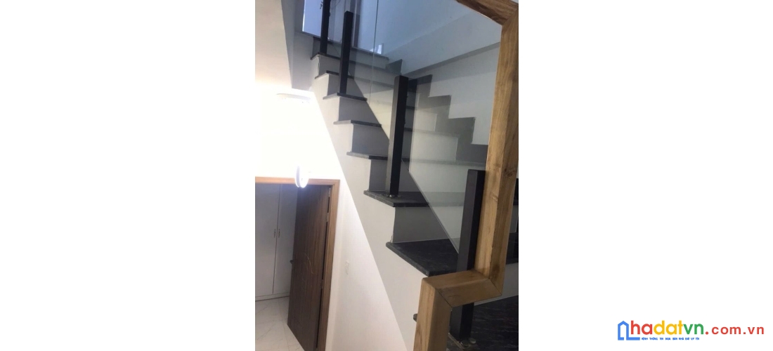 Trung tâm q10 - 4 tầng - 40,4m2 (4.4 x9) nở hậu 6,1m - sát mặt tiền - 8.x tỷ