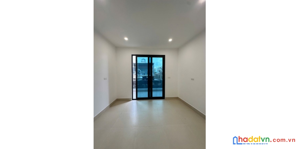 Bán nhà trung phụng. đống đa. dt 28m2. mt 3.3m. 5 tầng. giá 6.2 tỷ.