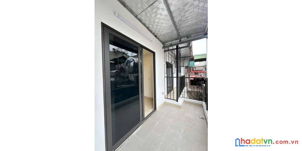 Bán nhà trung phụng. đống đa. dt 28m2. mt 3.3m. 5 tầng. giá 6.2 tỷ.