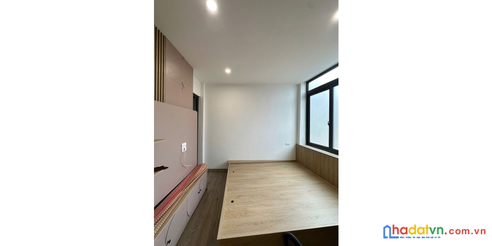 Bán nhà trung phụng. đống đa. dt 28m2. mt 3.3m. 5 tầng. giá 6.2 tỷ.