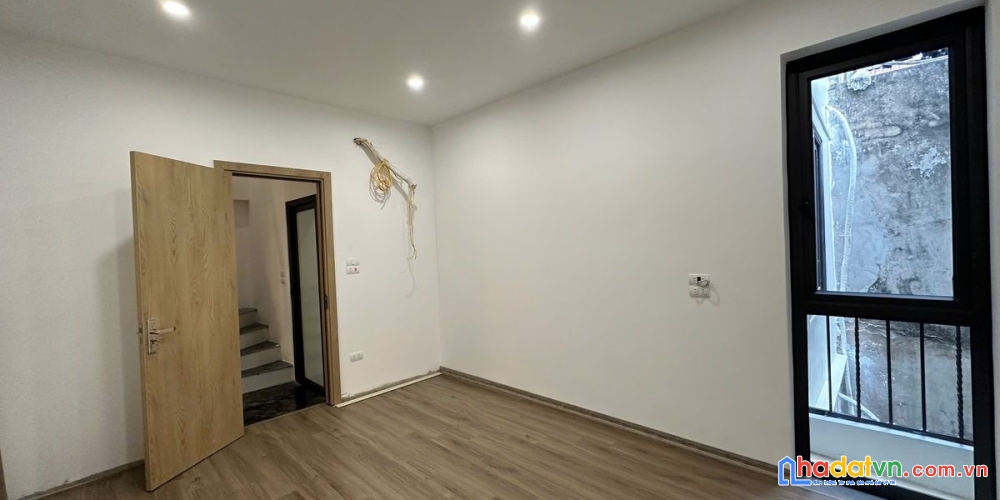 Bán nhà trung phụng. đống đa. dt 28m2. mt 3.3m. 5 tầng. giá 6.2 tỷ.