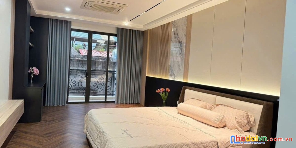 Bán nhà trần thái tông. cầu giấy. 6 tầng thang máy. ô tô. dt 42m2. mt 3.7m. giá 16.5 tỷ