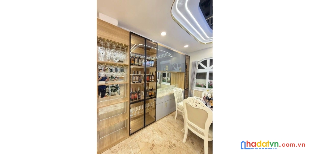 Ô tô vi vu đỗ cửa - tân bình sát q10 - trục đường cmt8 