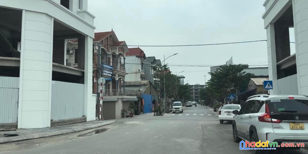 Bán đất tặng nhà mặt phố chính trung/trâu quỳ/gia lâm 80m2 đường 17m (dòng tiền+đầu tư)