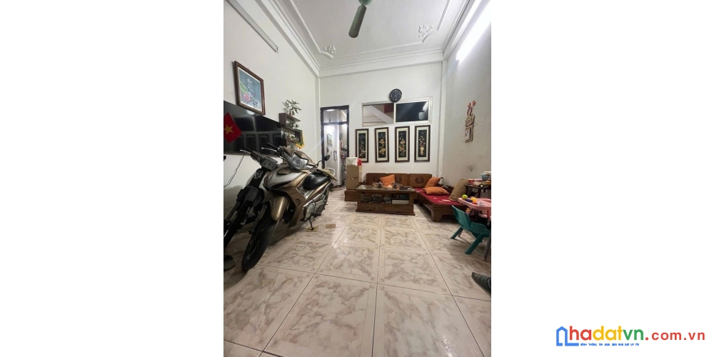 Bán nhà hào nam. đống đa. dt 46m2. mt 3.8m. 4 tầng. giá 12.7 tỷ.