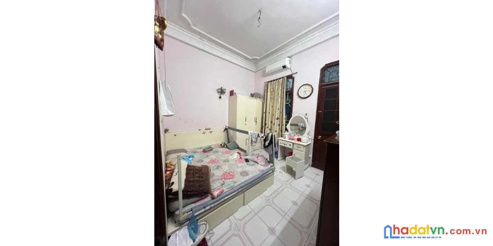 Bán nhà hào nam. đống đa. dt 46m2. mt 3.8m. 4 tầng. giá 12.7 tỷ.