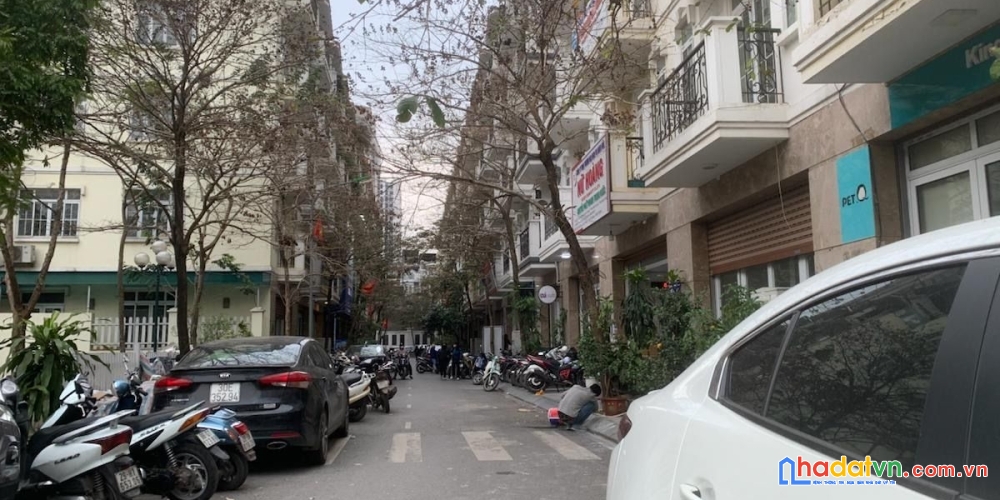 Bán nhà bt nguyễn huy tưởng. thanh xuân. ô tô. vỉa hè. dt 260m2. mt 13m. giá 94.5 tỷ