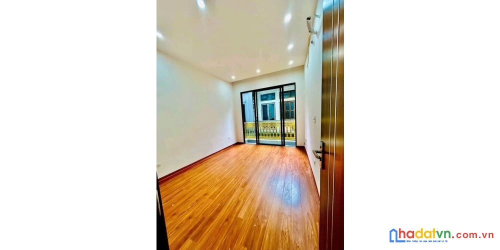 Bán nhà bạch đằng. hoàn kiếm. 5 tầng thang máy. ô tô. dt 42m2. mt 3.5m. giá 14.7 tỷ