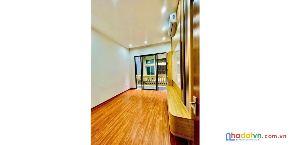 Bán nhà bạch đằng. hoàn kiếm. 5 tầng thang máy. ô tô. dt 42m2. mt 3.5m. giá 14.7 tỷ