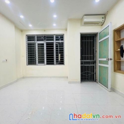 Bán nhà quốc tử giám. đống đa. thang máy. lô góc. ô tô. dt 41m2. mt 4m. giá 14.9 tỷ