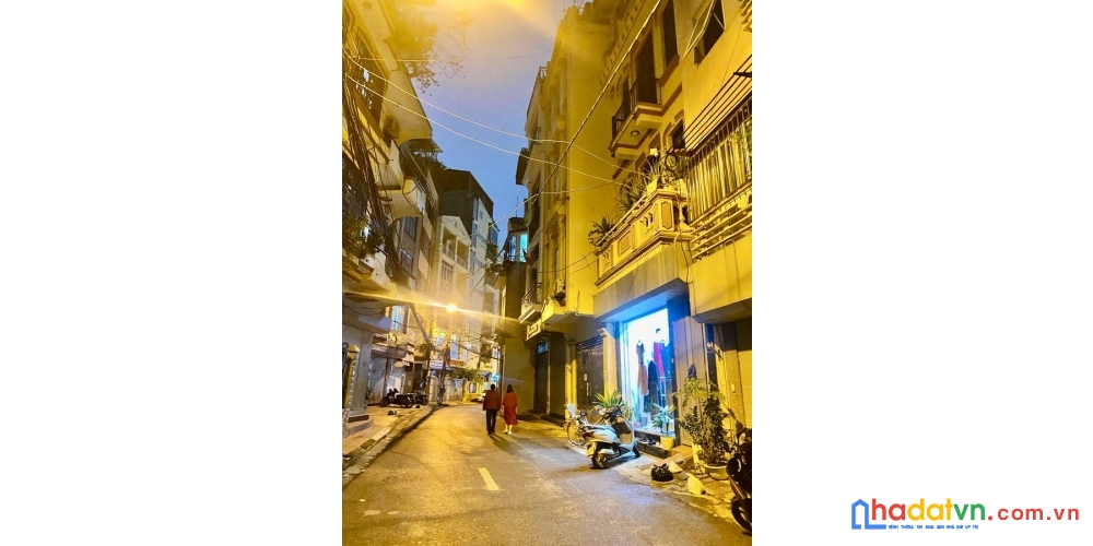 Bán nhà 1 mặt phố. 1 mặt ngõ cù chính lan. thanh xuân. dt 50m2. 4 tầng. giá 22.8 tỷ
