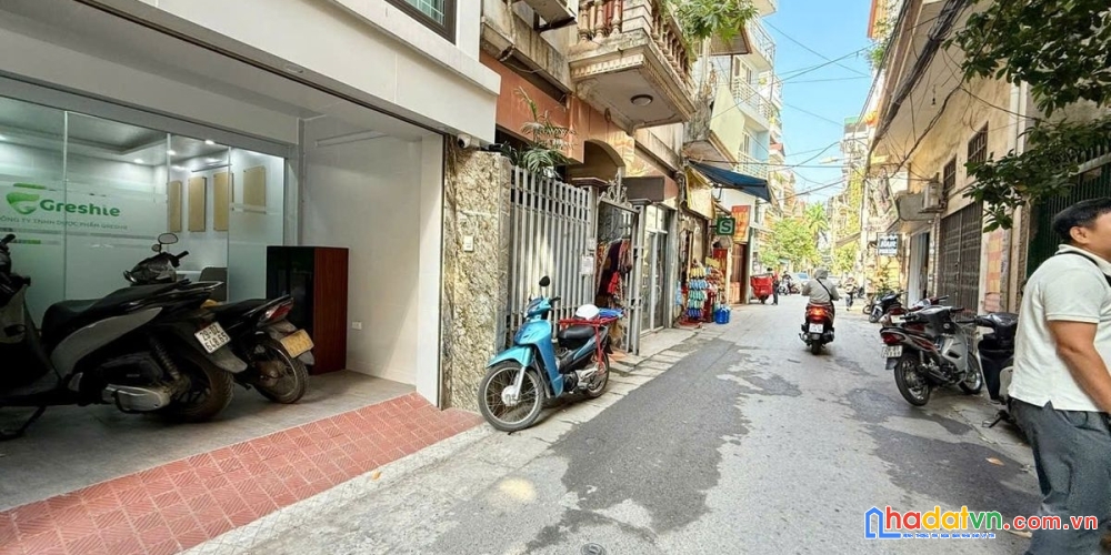 Bán nhà lạc long quân. cầu giấy. ô tô. dt 51m2. mt 5.1m. 5 tầng. giá 15.1 tỷ.