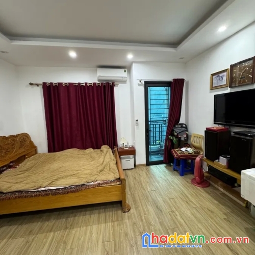 Bán nhà nguyễn đình hoàn. cầu giấy. dt 64m2. mt 4.5m. 3 tầng. giá 10.9 tỷ