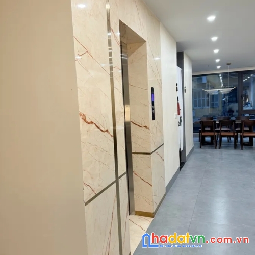 Bán nhà mặt phố chùa láng. đống đa. 10 tầng thang máy. ô tô. vỉa hè. dt 120m2. giá 98.8 tỷ