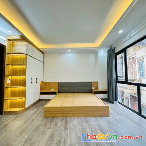 Bán nhà phố nguyễn chí thanh, đống đa 40m, 7 tầng, mt 4m. giá: 23 tỷ