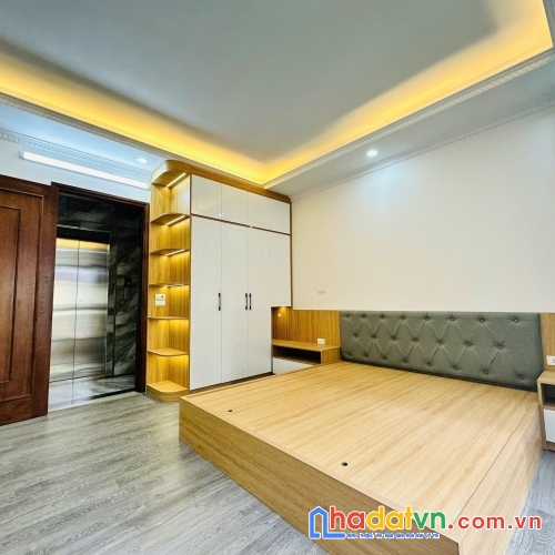 Bán nhà phố nguyễn chí thanh, đống đa 40m, 7 tầng, mt 4m. giá: 23 tỷ